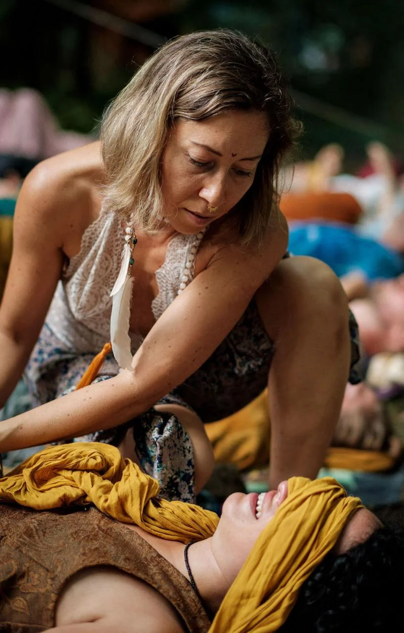 Miss Hella taucht in den psychologischen Hintergrund ein