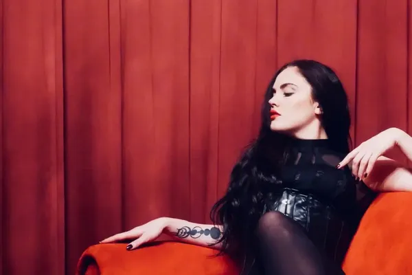 Dominanz & Dienstleistung – Vereinbar?