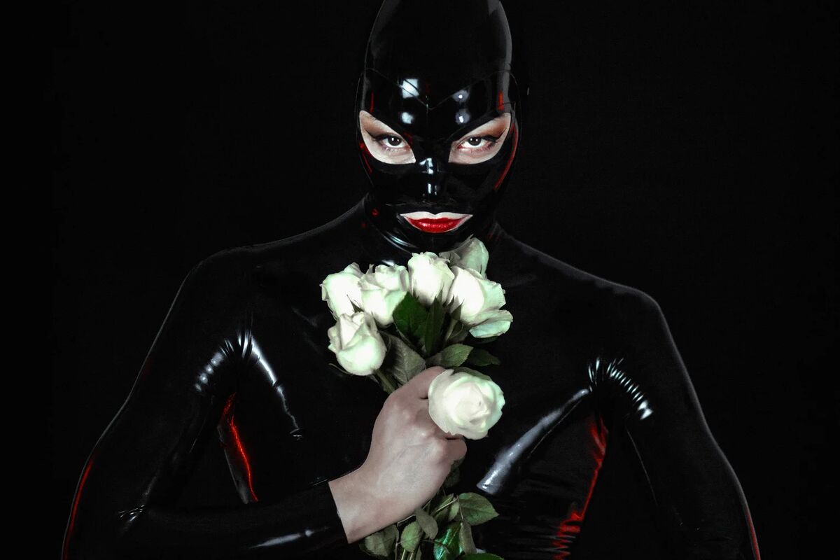 Latex Mistress full rubber catsuit berlin fetish