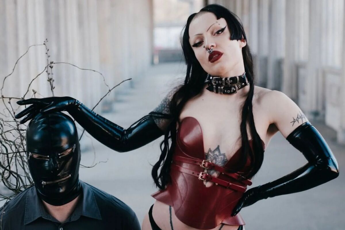 Domina Moir Div