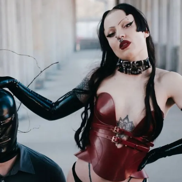 Domina Moir Div