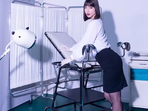 Pro domme with a gynecological chair