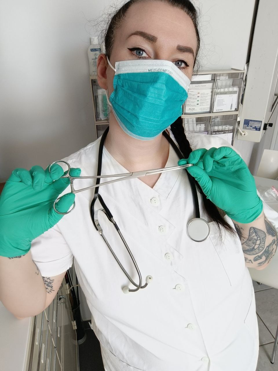 OP-Schwester Lara jade-türkisen Latex Einweghandschuhen