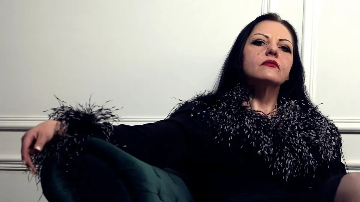 Madame Eve Astra – Keuschheit zwischen Kontrolle und Vertrauen